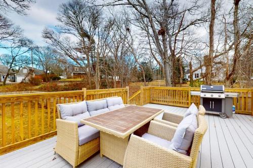 Buzzards Bay House | Golden Slumbers