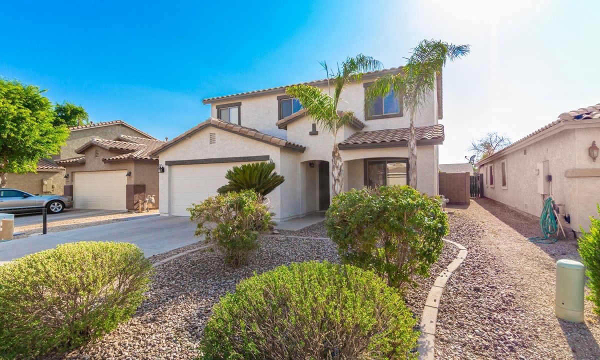 Pecan Creek House | Gorgeous 3 bed/2.5 Bath w/Pool in San Tan Valley