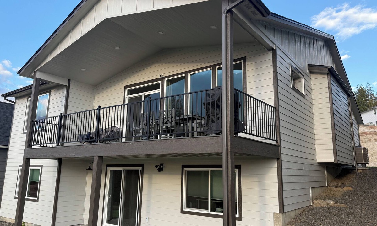 Spokane House | Gorgeous 5BR house w/Amazing Indian Trail Views