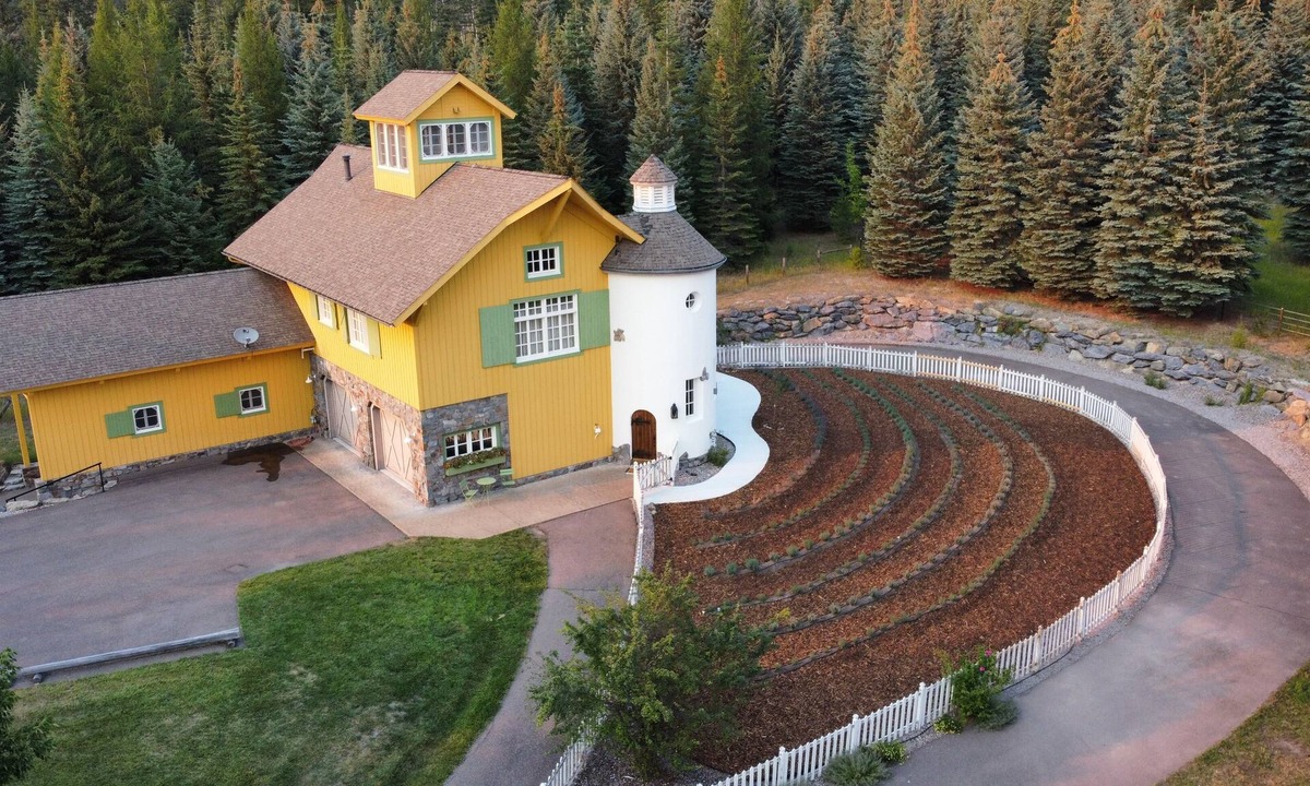 Kalispell House | Gorgeous Home and Property Located Just 30 Minutes From Glacier National Park