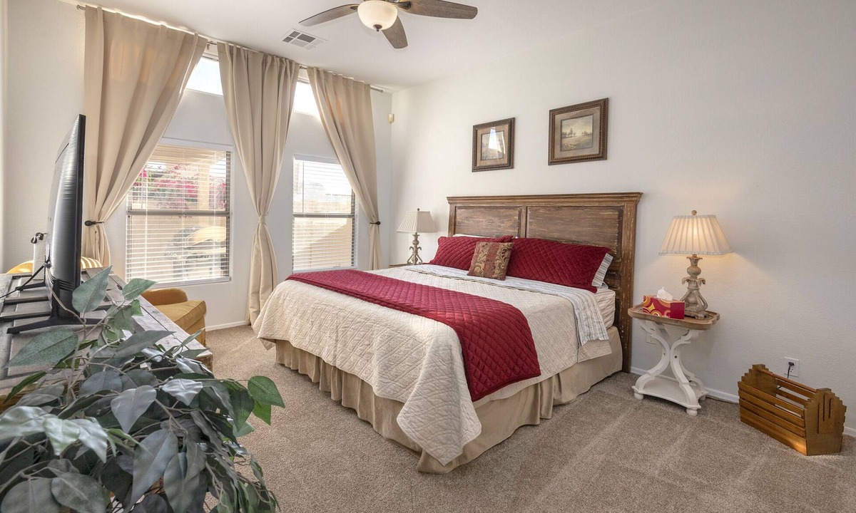 East Mesa House | Gorgeous Listing - with HEATED pool/Hot Tub and 2 car garage