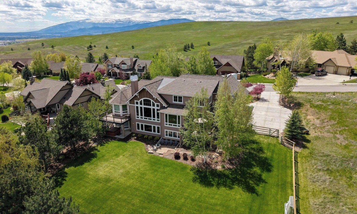 Grant Creek House | GORGEOUS MOUNTAIN VIEW HOME IN PREMIER MISSOULA NEIGHBORHOOD with 6 Bedrooms!