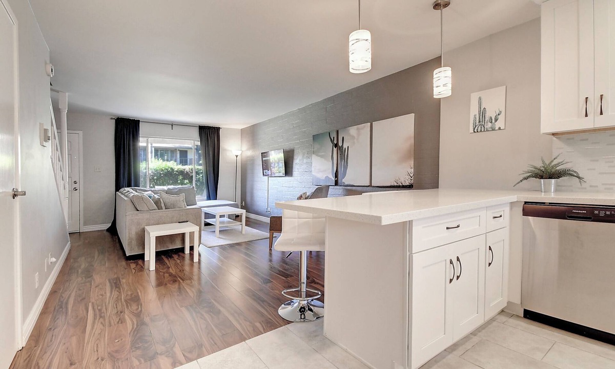 Fashion Square House | Gorgeous Old Town Scottsdale Townhouse by Fashion Square