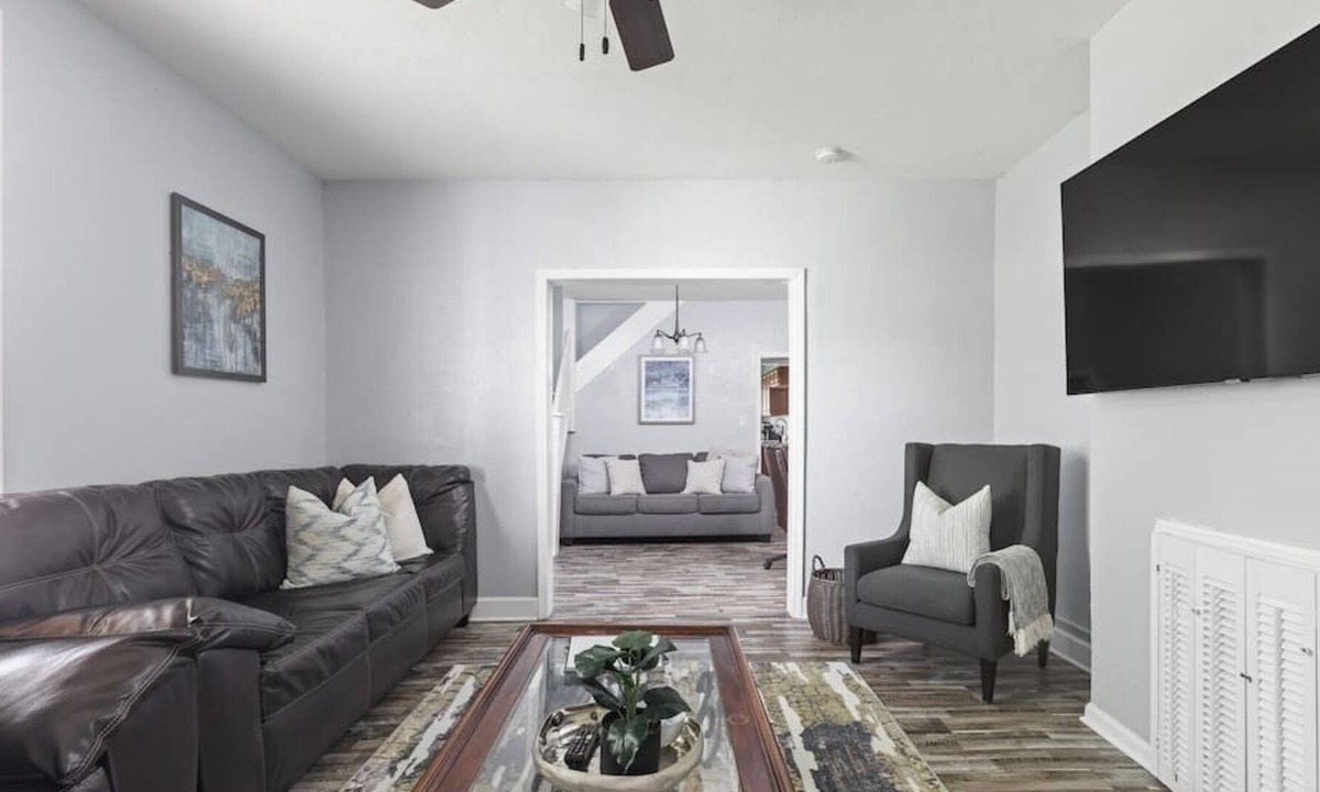Kennedy King House | Gorgeous Townhouse in Amazing Central Location