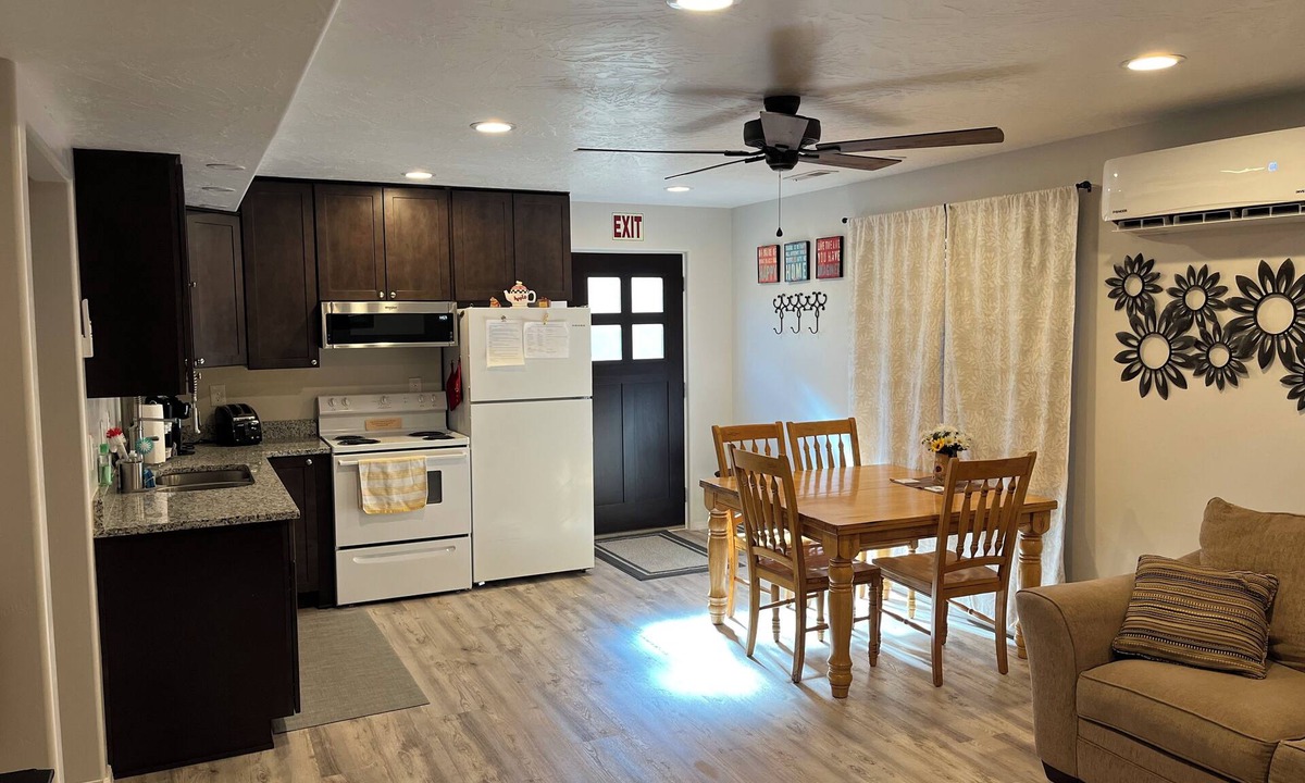 Hurricane Apartment | Gould’s Hideaway, off street parking, close to Sand Hollow, Quail & Zion.