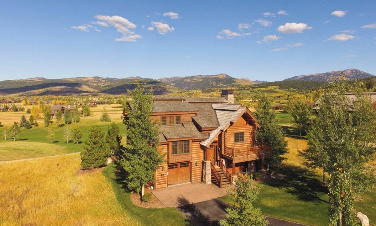 Victor House | Gray Drake Cabin Teton Springs Deluxe Log Home Quiet Location w/A/C & Hot Tub
