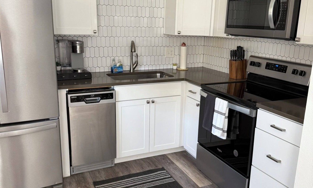 Spokane Valley Apartment | 💎 Great Find, 5 min to Browns Park 🛹💦🏀🏐