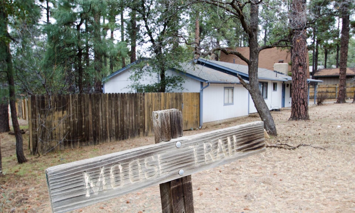 Groom Creek House | Groom Creek 4 BR Cozy Home Sleeps 10