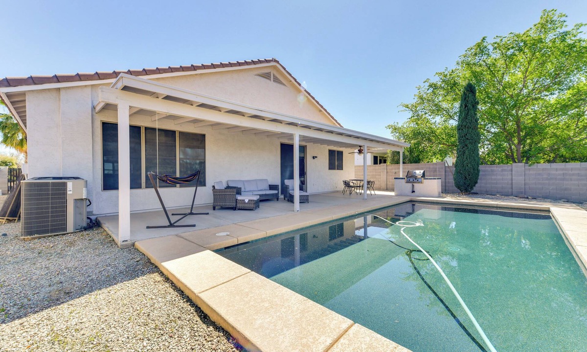 San Tan Valley House | Group Getaway w/Pool & Patio in San Tan Valley!