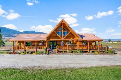 Victor House | Group Retreat in the Bitterroot Valley w/Hot Tub