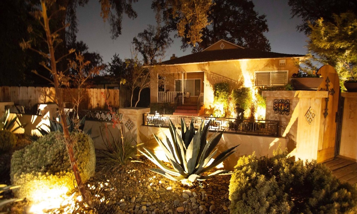 Visalia House | Group Retreat with Hot Tub & Studio