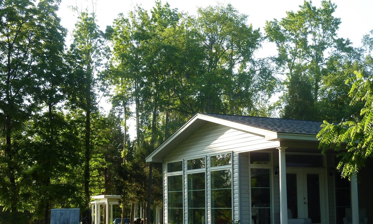 Pineville House | Guest House .Remote Luxurious living, Driving Range & swimming pool