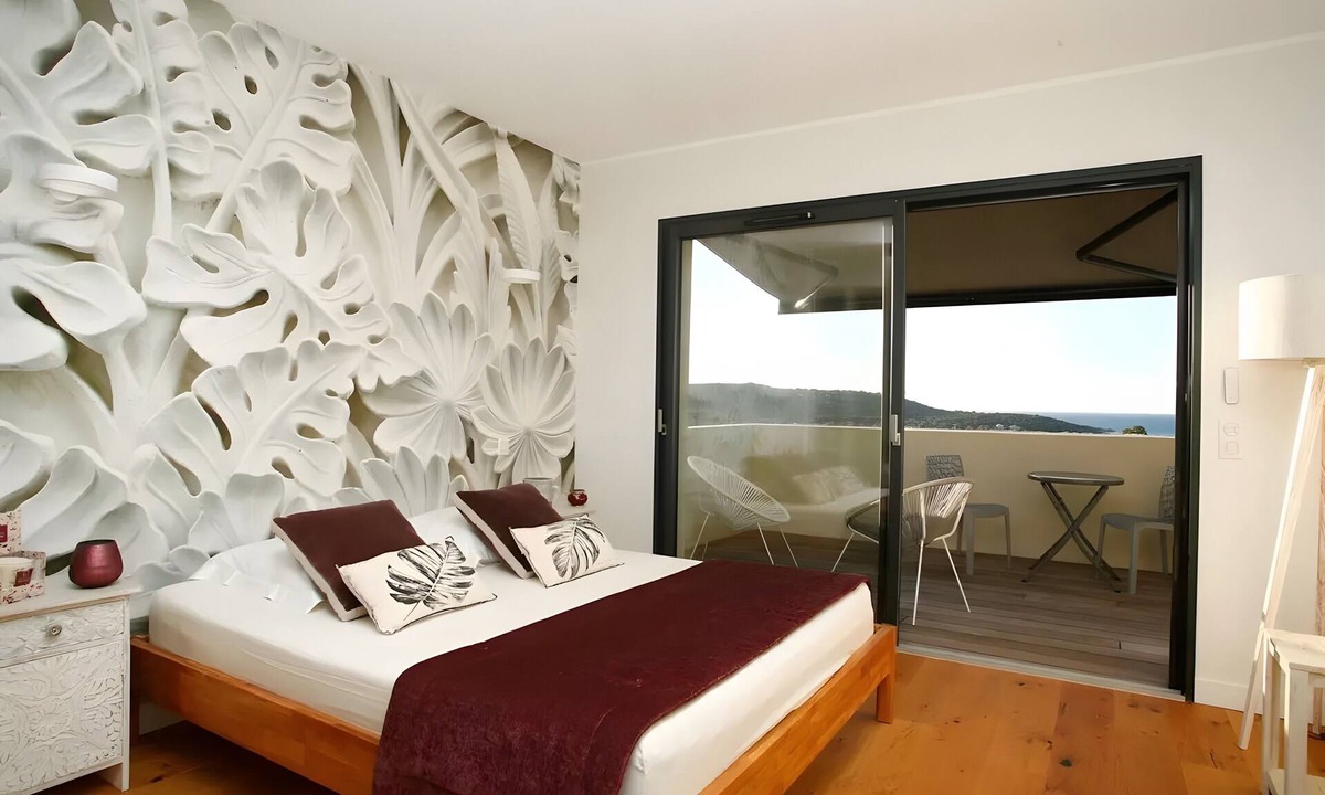 Palasca Bed & Breakfast | Guest Room “Chambre Albatre” with Sea View, Wi-Fi and Air Conditioning