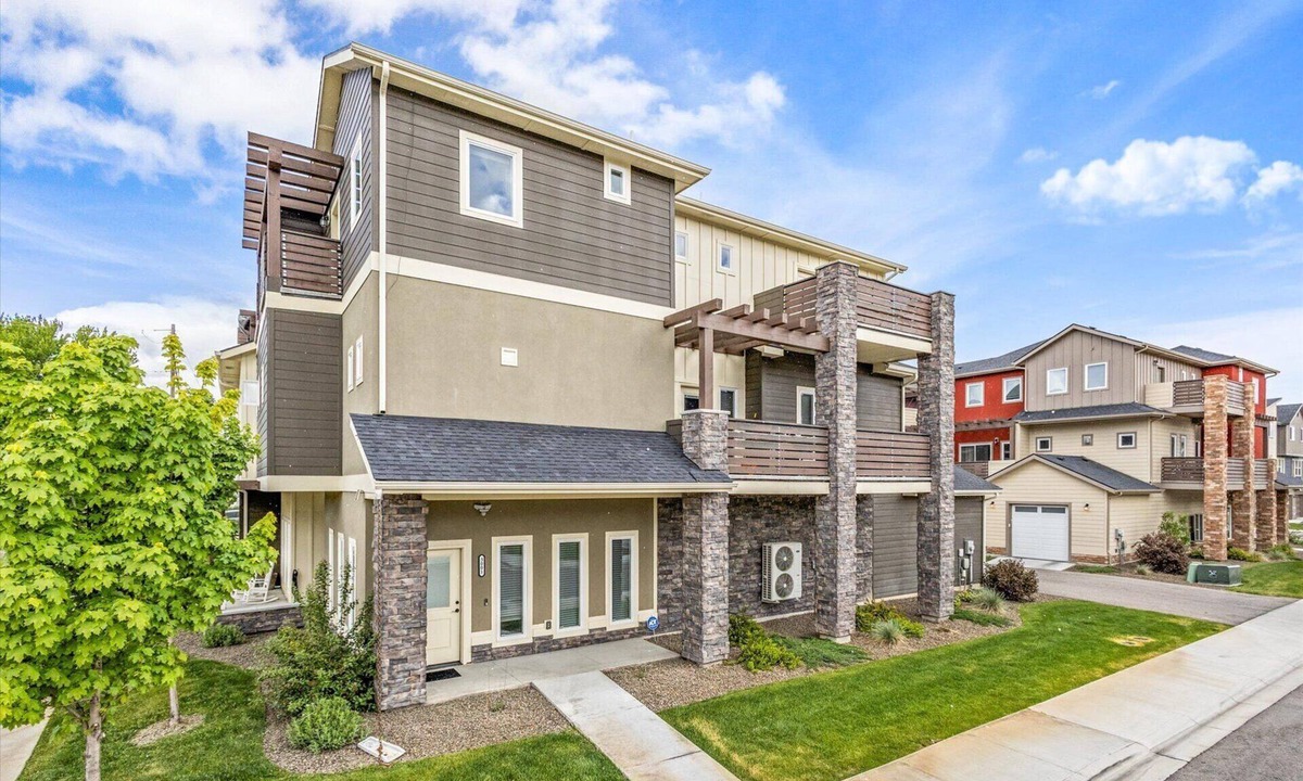 West Bench Condo | #HabitueHomes - West Bench McCoy - New Condo! Treadmill!