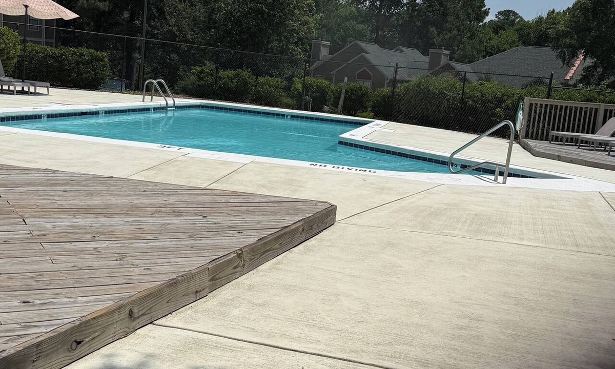 Woodcroft Condo | Handicap accessible 2 bedroom updated condo