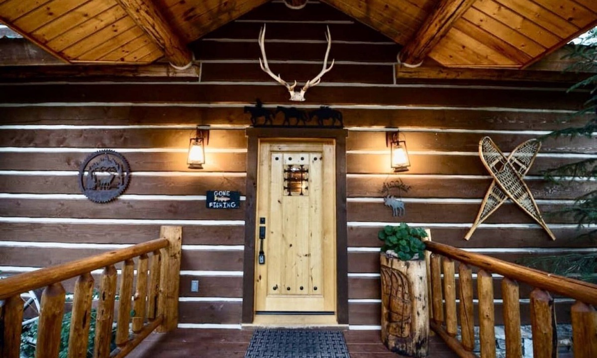 Bigfork Cabin | Hanging Rock Cabin