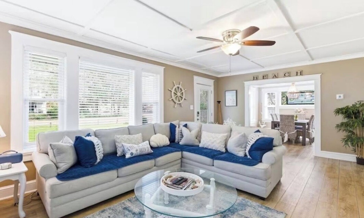 Wilmington House | Happy Place🏖️🐶 Prime Historic 1915 Pet-Friendly Home:Great Beach & Downtown Spot!