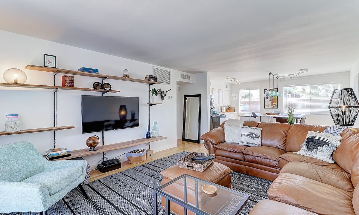 Arts District Condo | Heart of Old Town- Mid Century 2 Bed