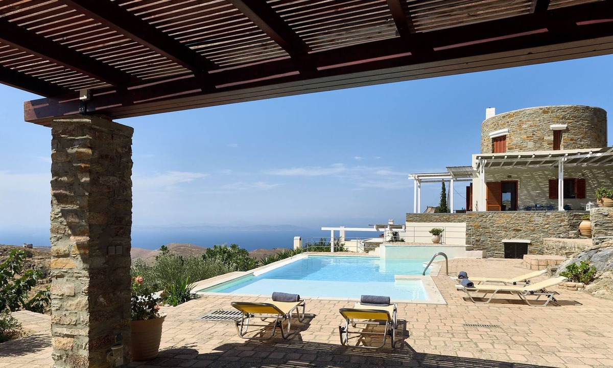 Kea House | Hearty Pool - Comfortable Accommodation with Pool and Sea Views
