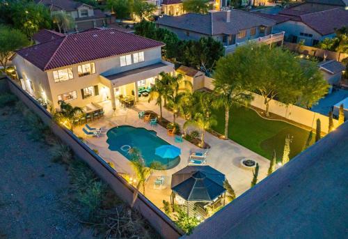 Pleasant Valley House | Heated Pool, Hot Tub, Pool Table, Putting Green, 5BR