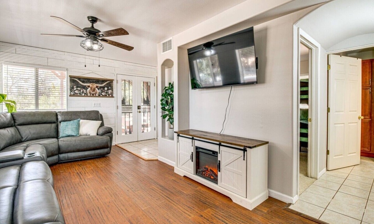 Overgaard House | Heber Haven w Decks, Views & Fire Pit!