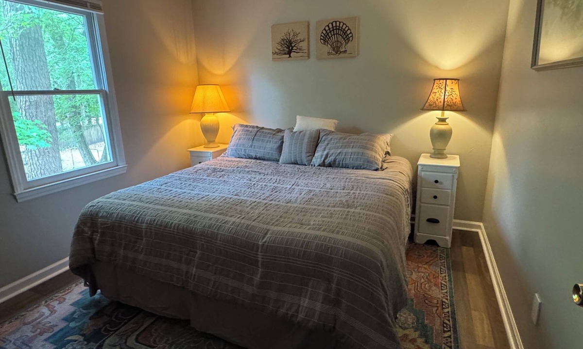 Wilmington House | Hidden Gem 10 mins to Downtown or Wrightsville Beach. Brand New King Sized Bed