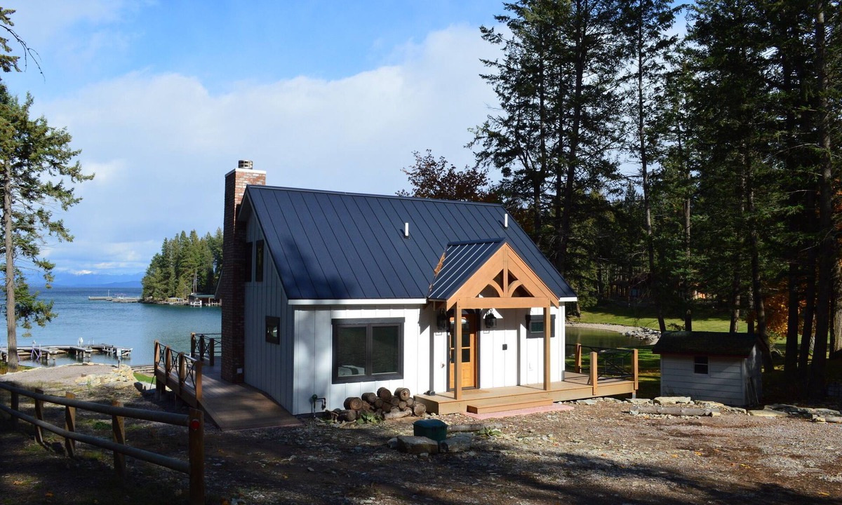 Polson House | Hideway Lake house in secluded bay