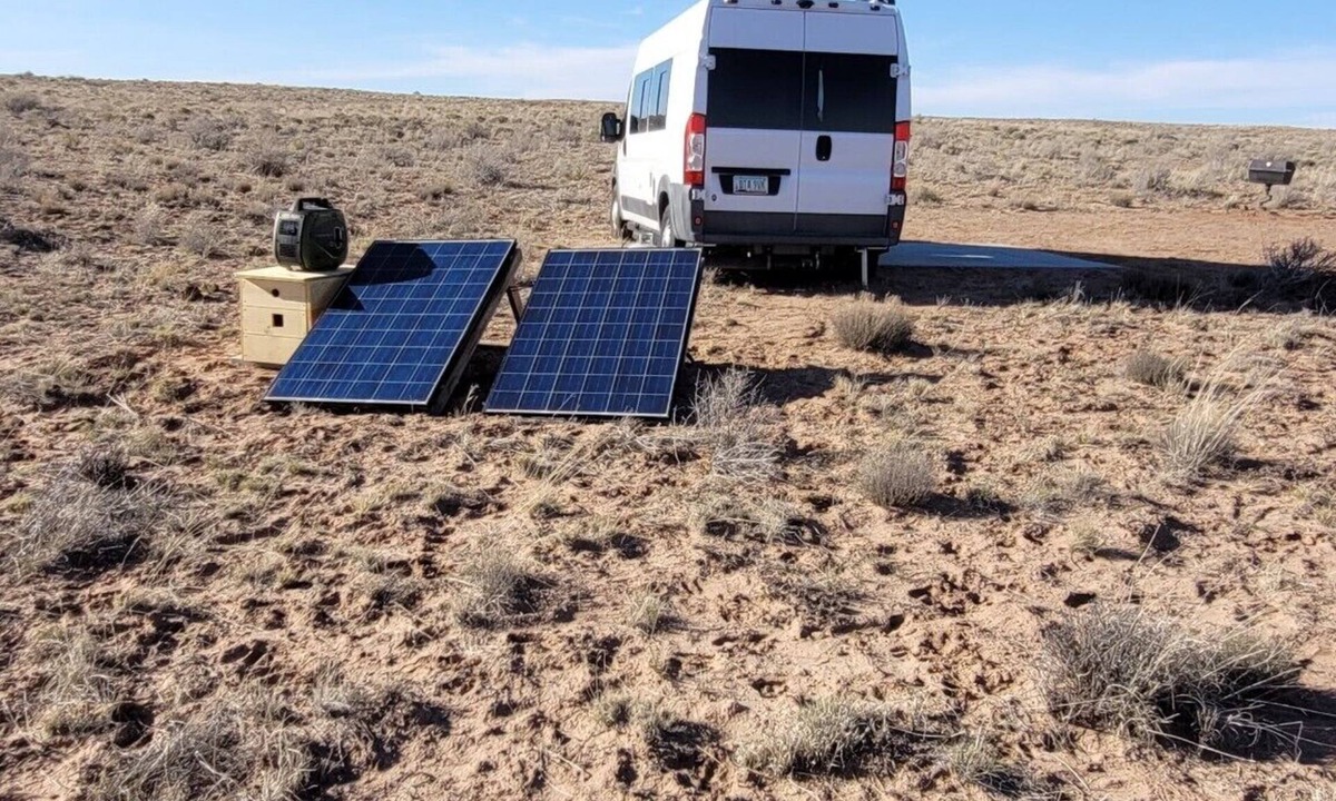 Holbrook RV Rental | High desert camper with the South having views of the Petrified Forest