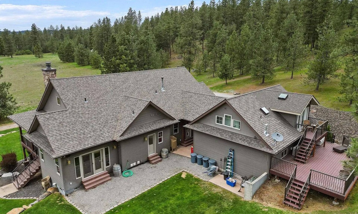 Newman Lake Apartment | High-end studio on five acre estate with over 100 five star reviews!