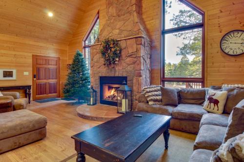 Heber House | Hike, Fish & Relax Fireside! Forest Lakes Cabin