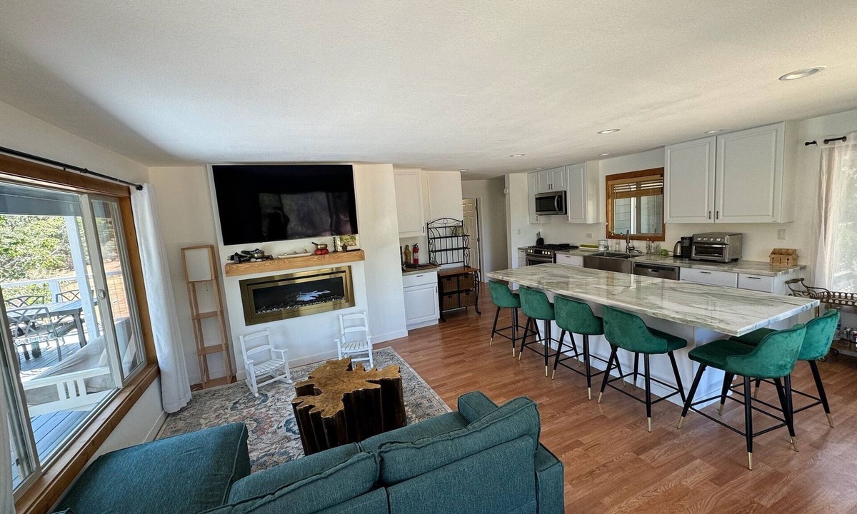 Kernville House | Hilltop Kern River Nest Retreat - 3 separate units 4 bdrms Perfect for a Group