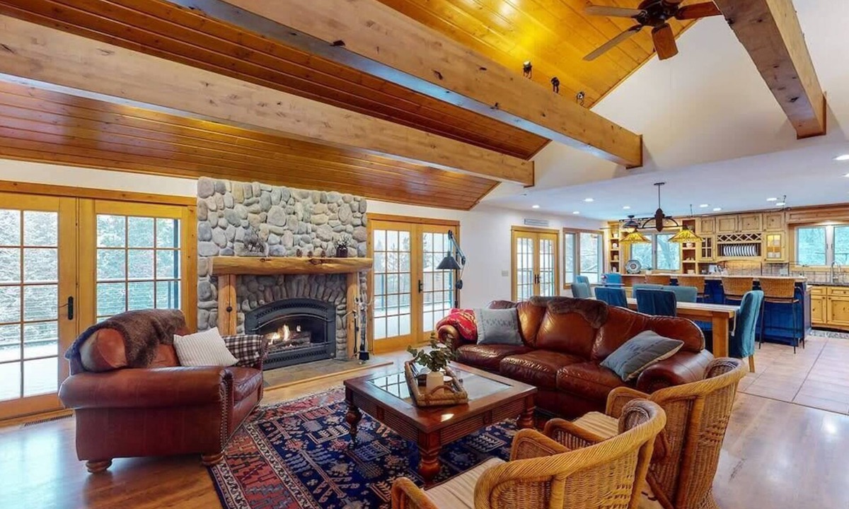 Hayden View Estates House | Hilltop Lodge on Hayden Lake | Expansive deck & private dock with stunning views