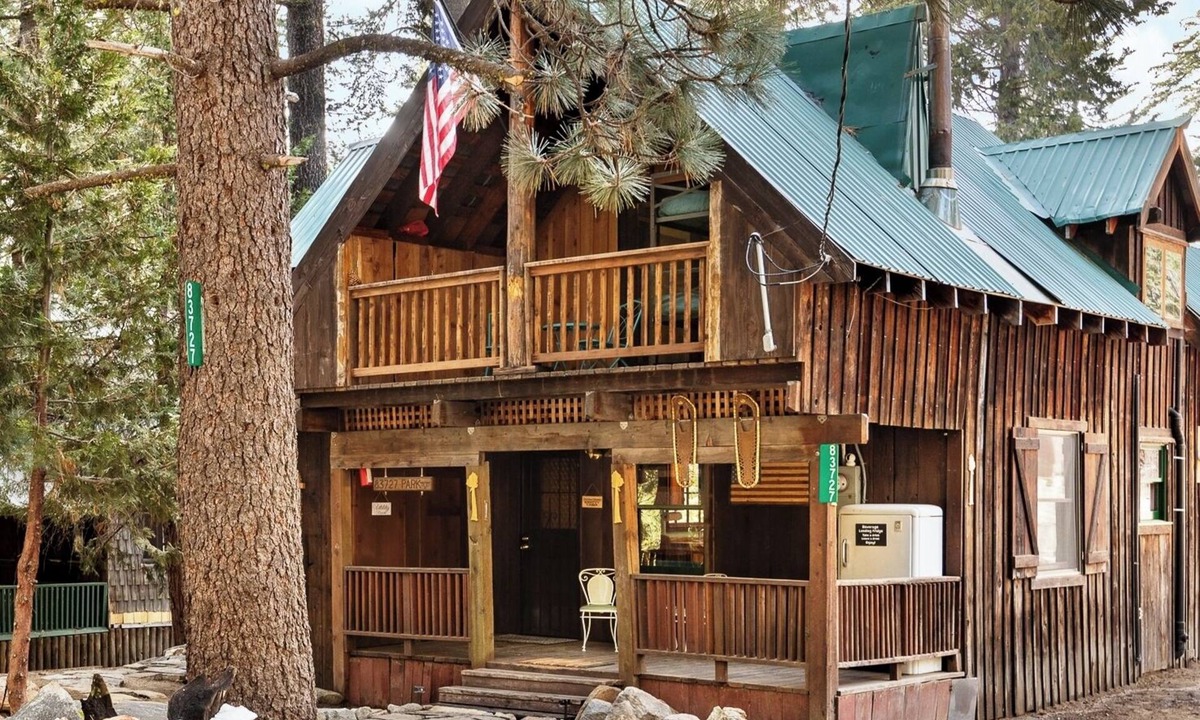 Wilsonia Cabin | Historic Cabin inside Kings Canyon National Park