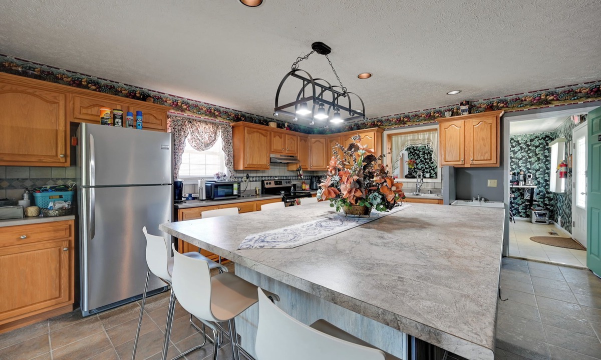 Vine Grove House | Historic Bed & Breakfast Home near Fort Knox!