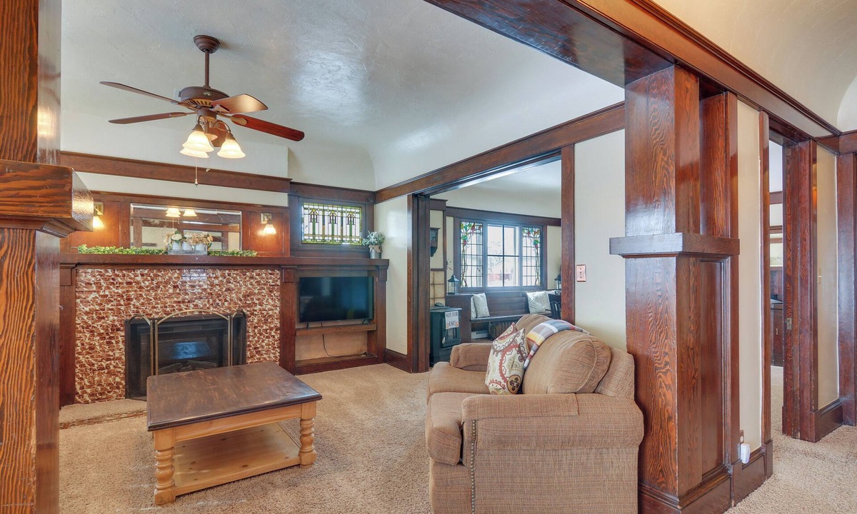 Cannonville Cottage | Historic Bryce Canyon Basecamp w/Game Room!