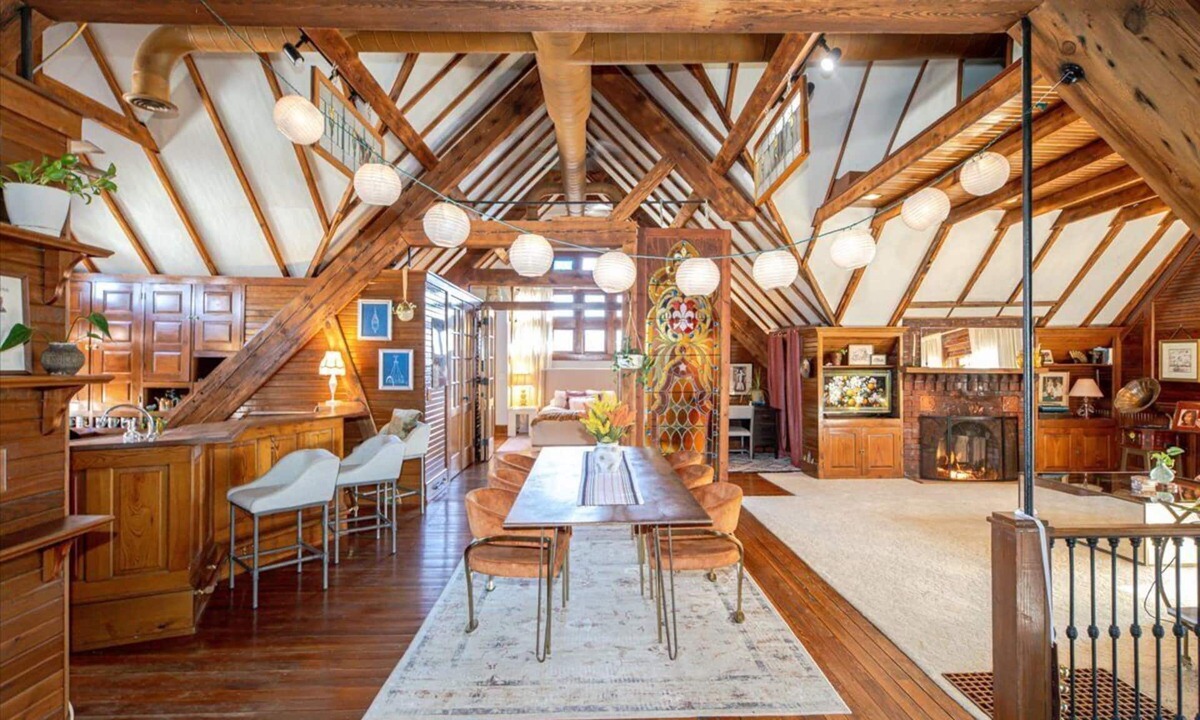 Lindenwald Apartment | Historic Carriage House: Unique Stay in the Heart of Hamilton