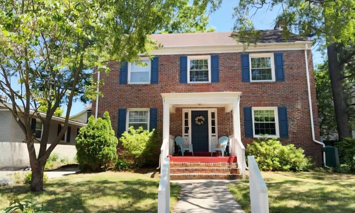 Norfolk House | Historic Colonial Place by the River