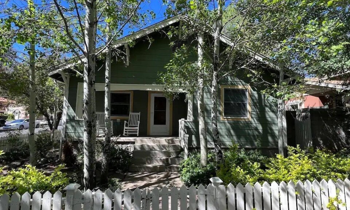 Downtown Flagstaff Cottage | Historic Downtown Cottage with Beautiful Courtyard
