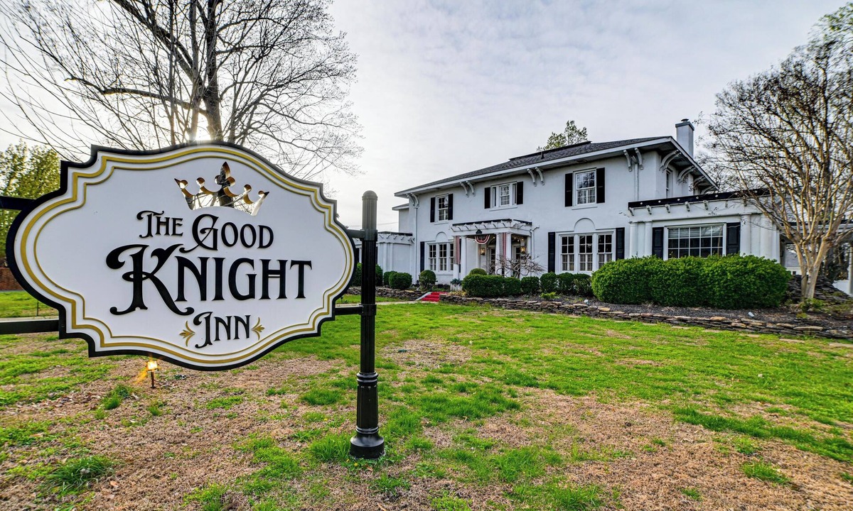 Paducah House | Historic Group Retreat w/Pool in Paducah