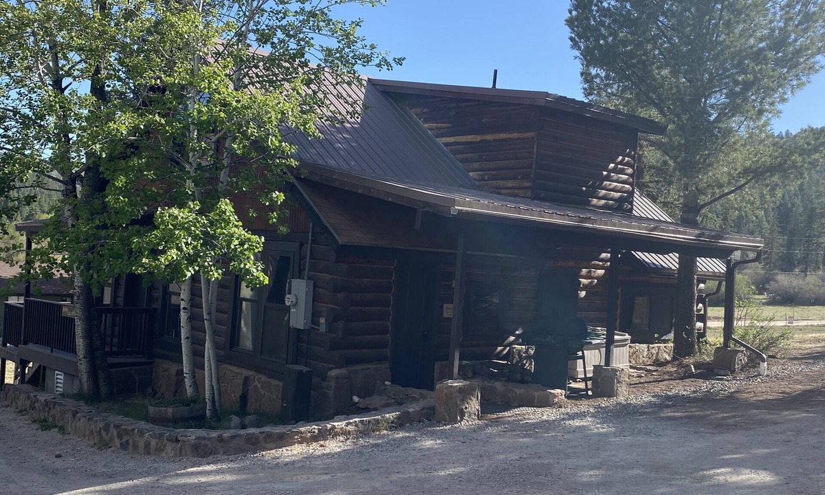 Greer Cabin | Historic Log Cabin in Greer, AZ. Located near Molly Butler's & Sunrise Ski Area