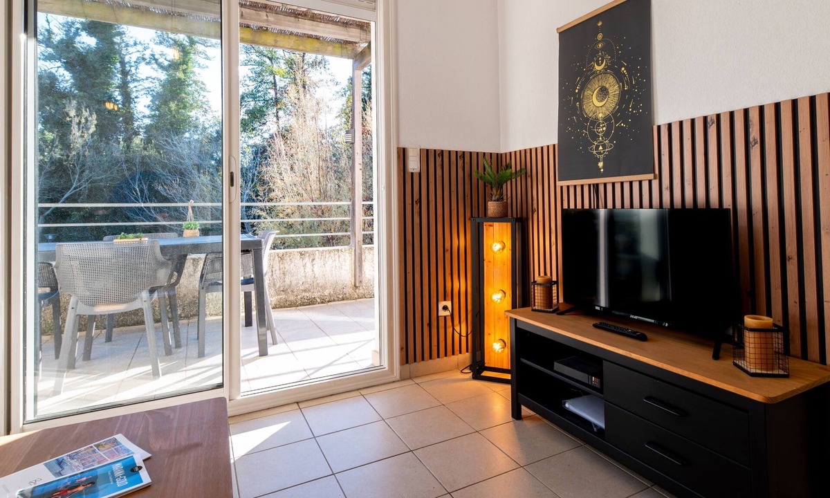 Poggio-Mezzana Apartment | Holiday Apartment "Poggio Mezzana" with Sea View, Shared Pool & A/C