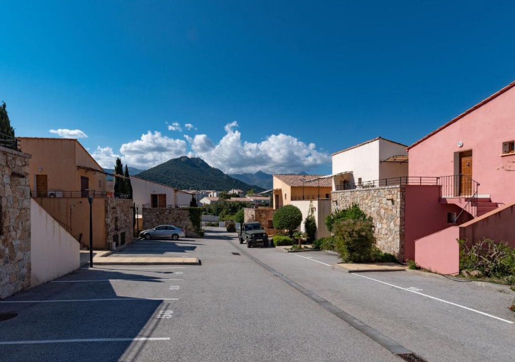 Lozari House | Holiday Home Chez Béatrice et Pascal by Interhome