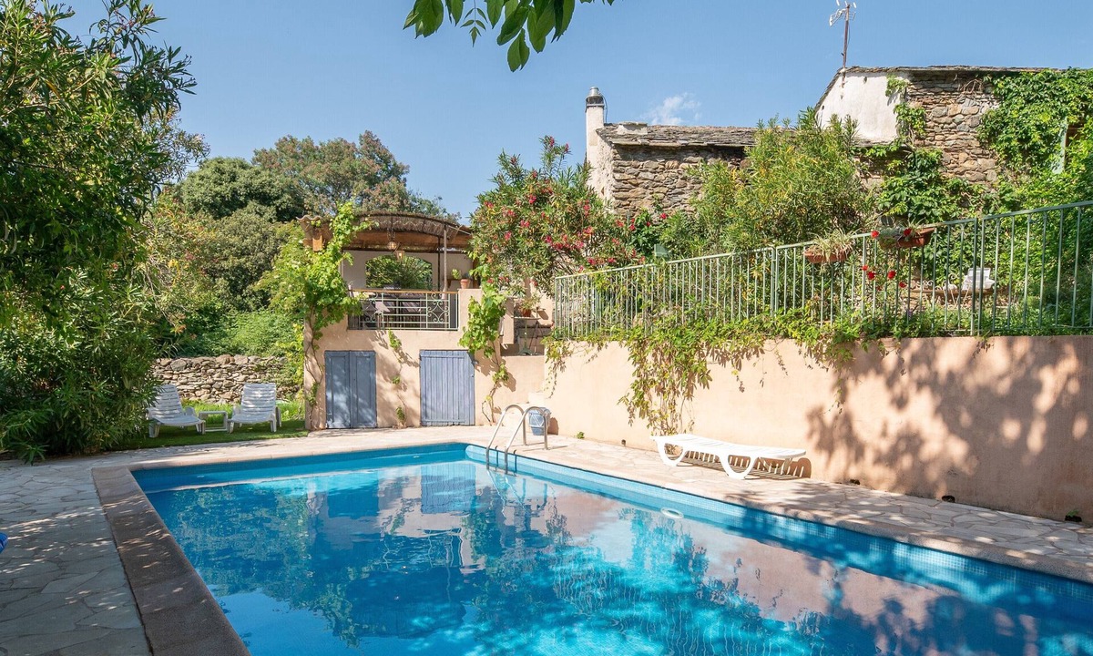 Oletta House | Holiday Home 'L'olettese' with Mountain View, Wi-Fi and Air Conditioning