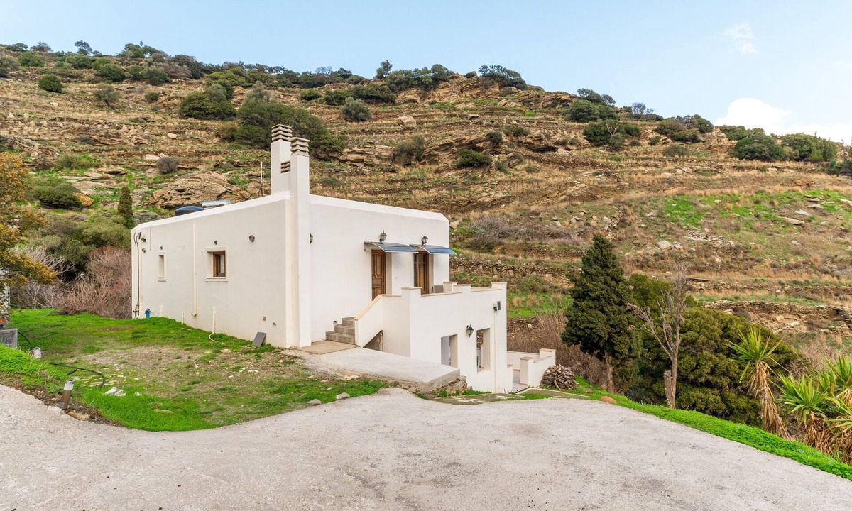Kapparia House | Holiday Home 'Moraki Apartment 2 Andros' with Private Terrace, Wi-Fi and Air Conditioning