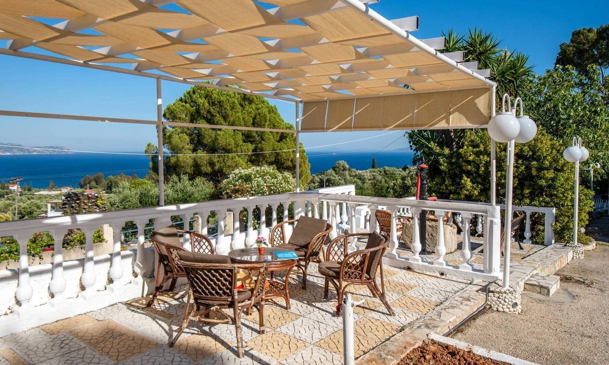 Spartia House | Holiday Home "Zoumpouli 1" with Sea View, Garden & Wi-Fi