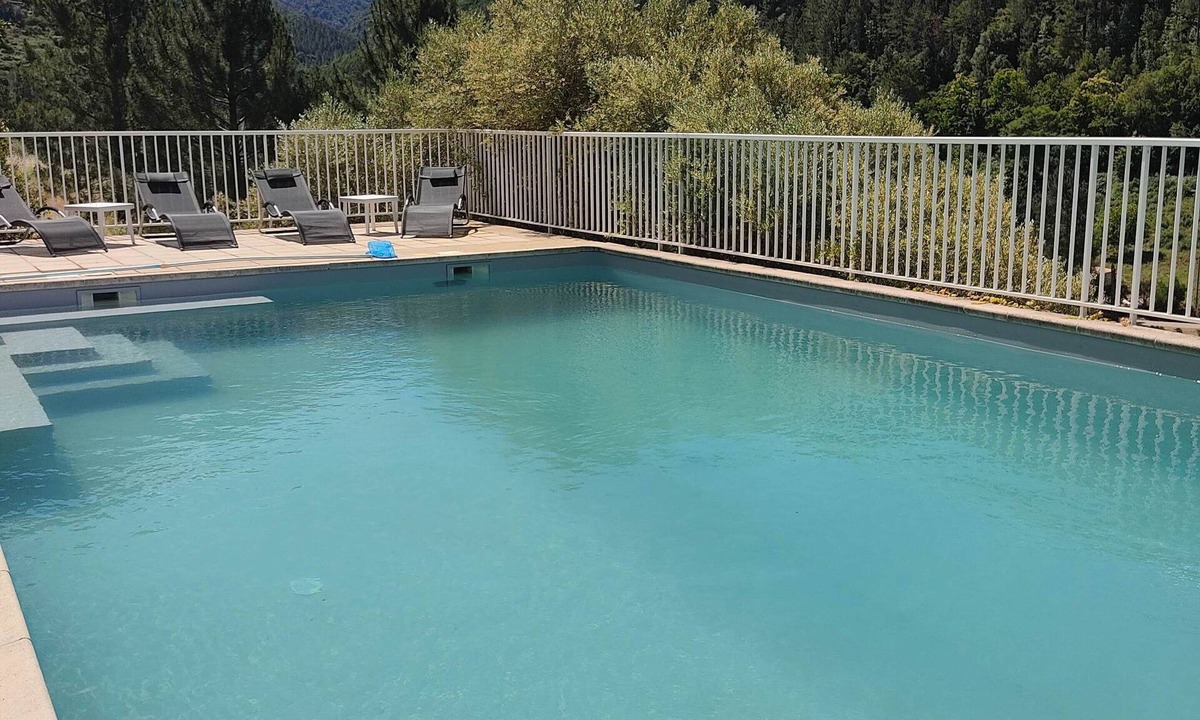 Manso House | Holiday house: swimming pool, river, mountains, sea 20 minutes away.