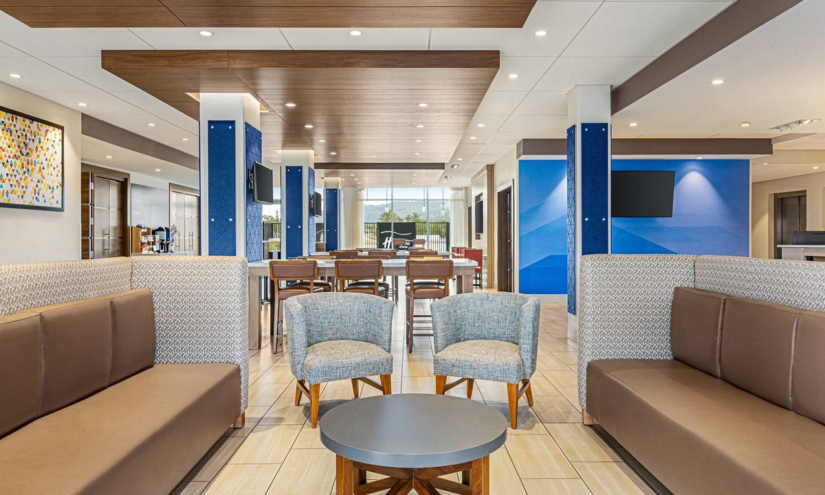 Ukiah Hotel | Holiday Inn Express and Suites Ukiah by IHG
