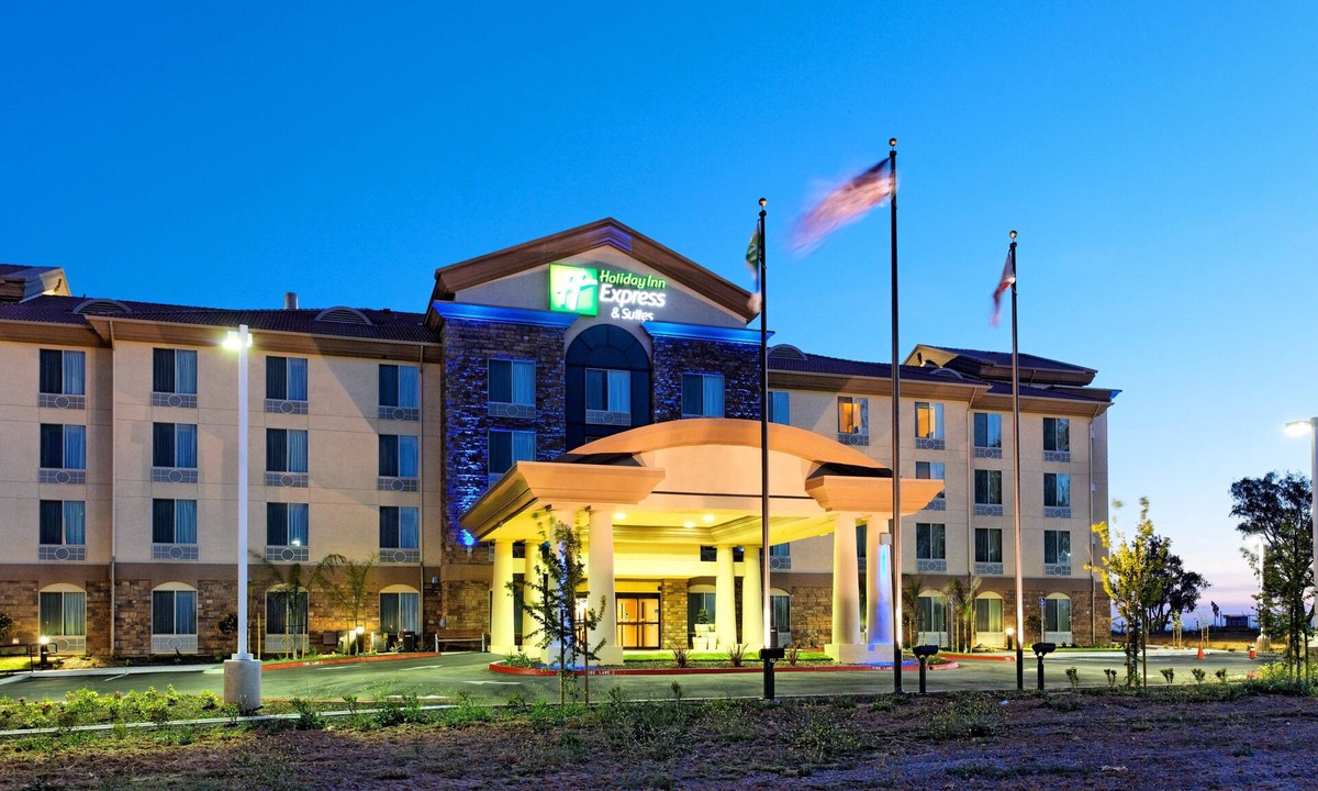 Herndon Hotel | Holiday Inn Express Hotel & Suites FRESNO NORTHWEST-HERNDON by IHG