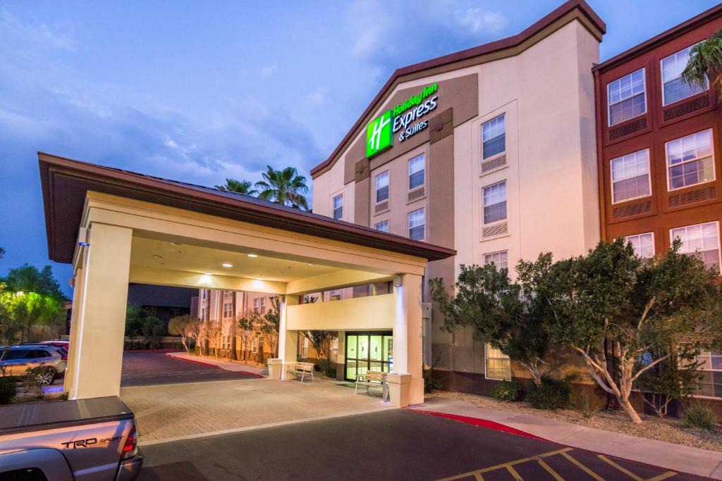 South Mountain Hotel | Holiday Inn Express Phoenix-Airport/University Drive by IHG