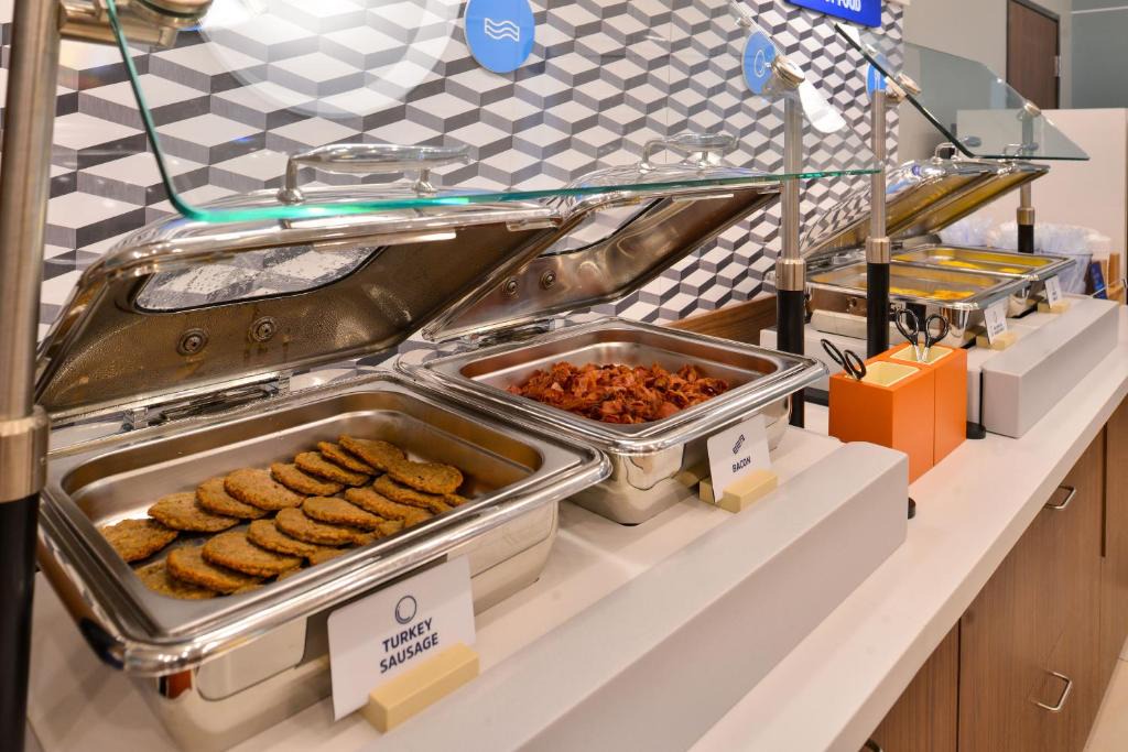 Cross Lanes Hotel | Holiday Inn Express & Suites Cross Lanes by IHG